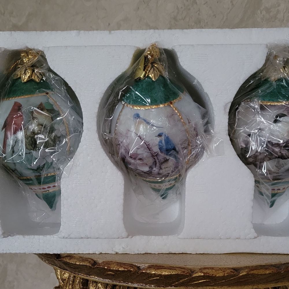 Elegant Green and Gold Holiday Ornaments